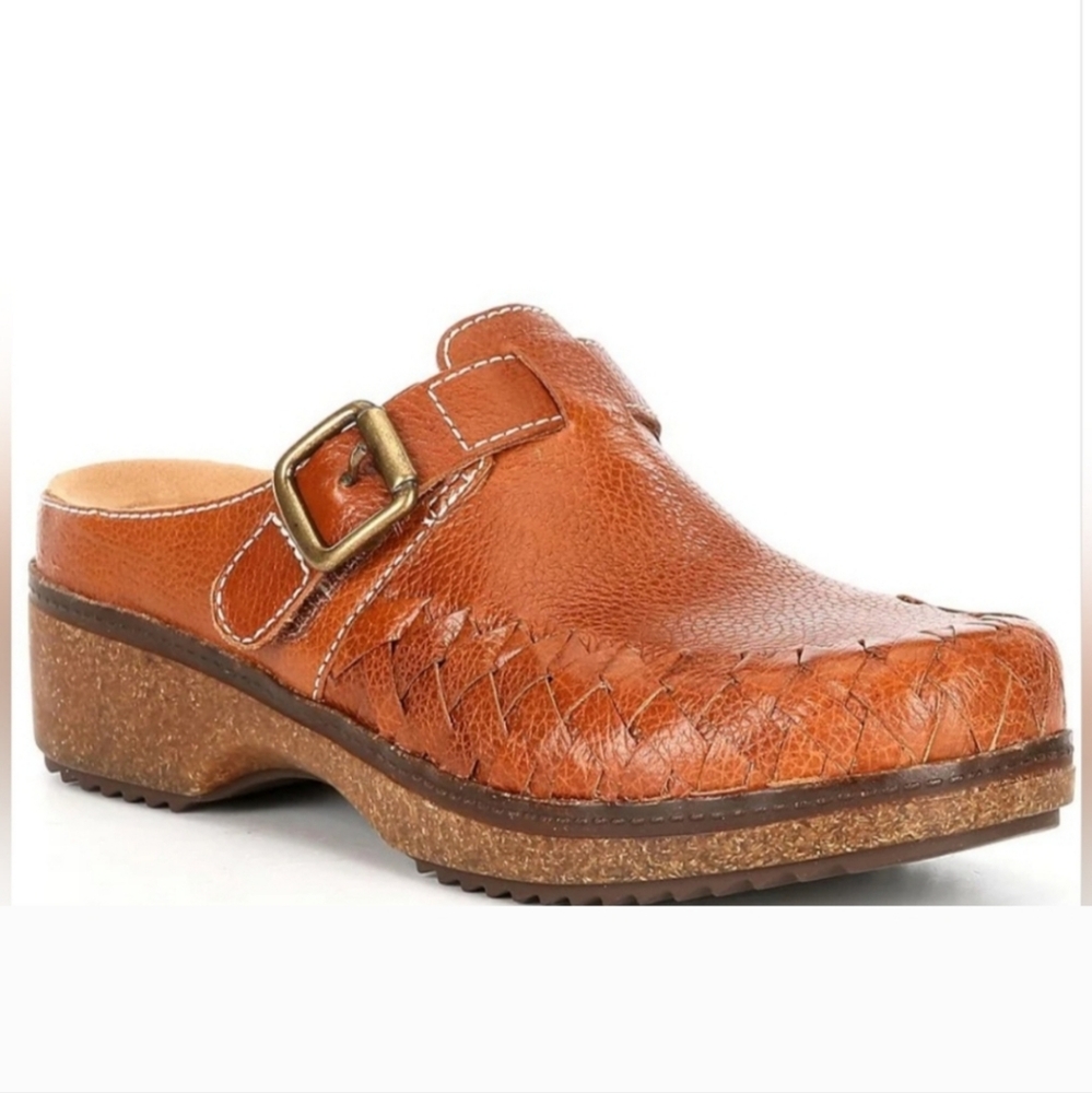 Brioso Jordyn Braided Leather Clogs